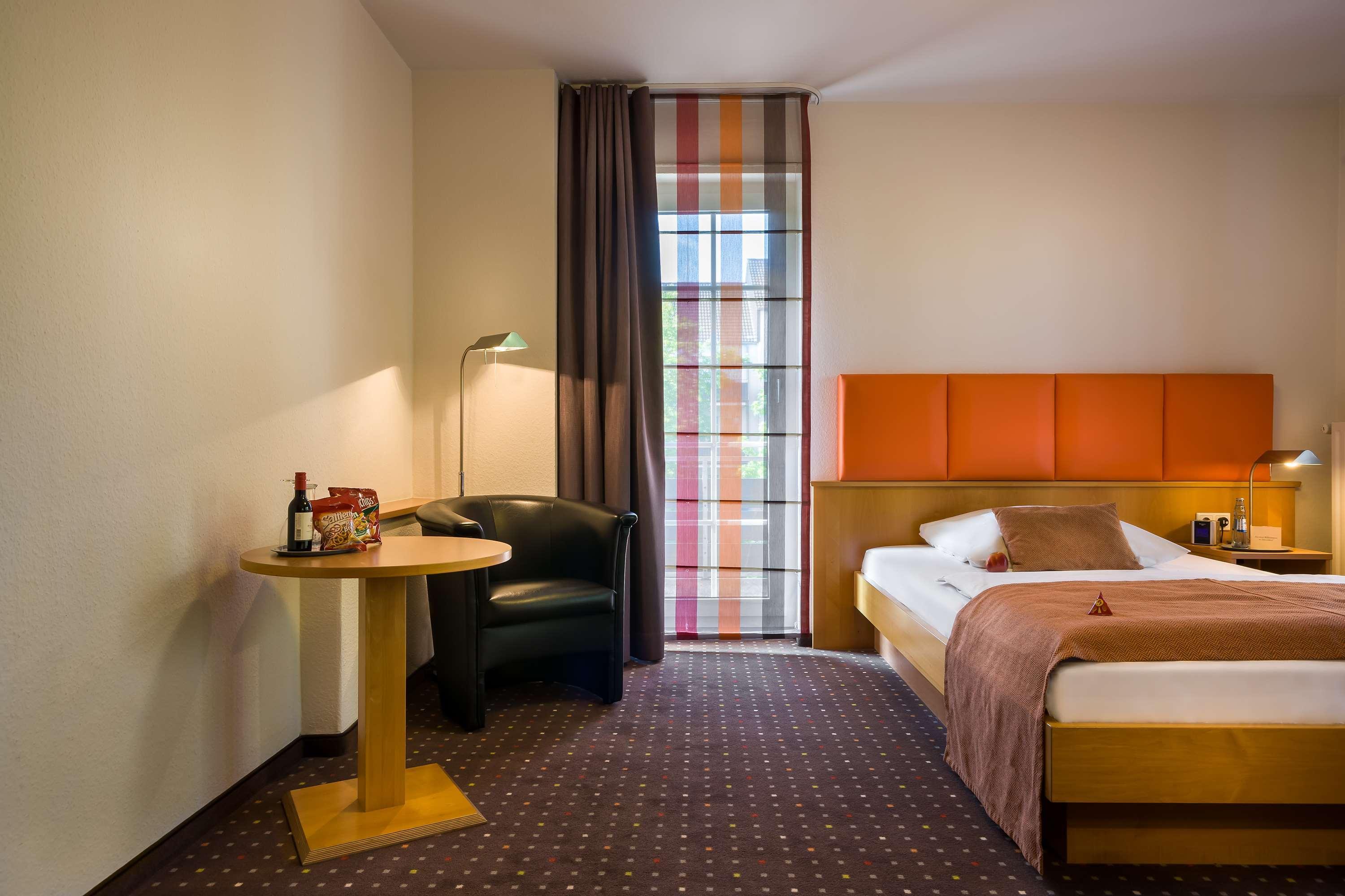 อโครา โฮเทล อุนด์ โวเนิน ดึสเซลดอร์ฟ Hotel ดุสเซลดอร์ฟ ภายนอก รูปภาพ