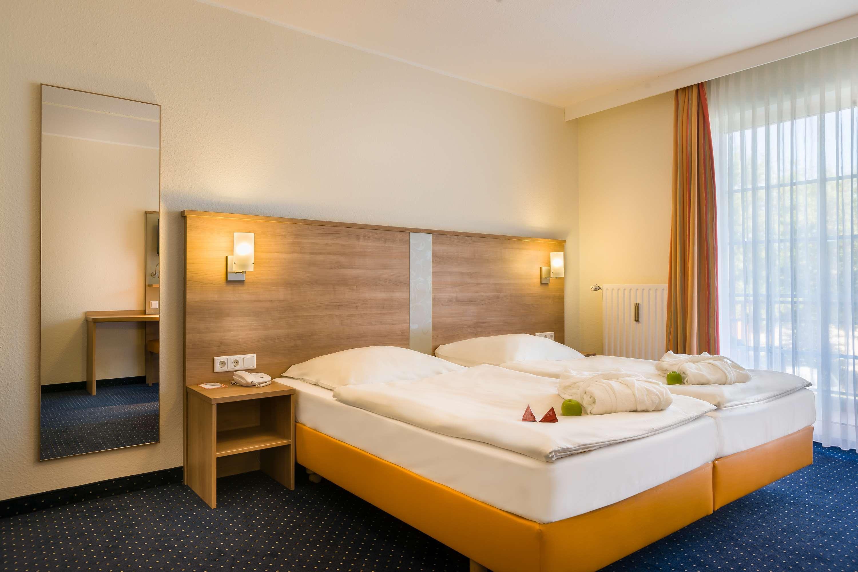 อโครา โฮเทล อุนด์ โวเนิน ดึสเซลดอร์ฟ Hotel ดุสเซลดอร์ฟ ภายนอก รูปภาพ