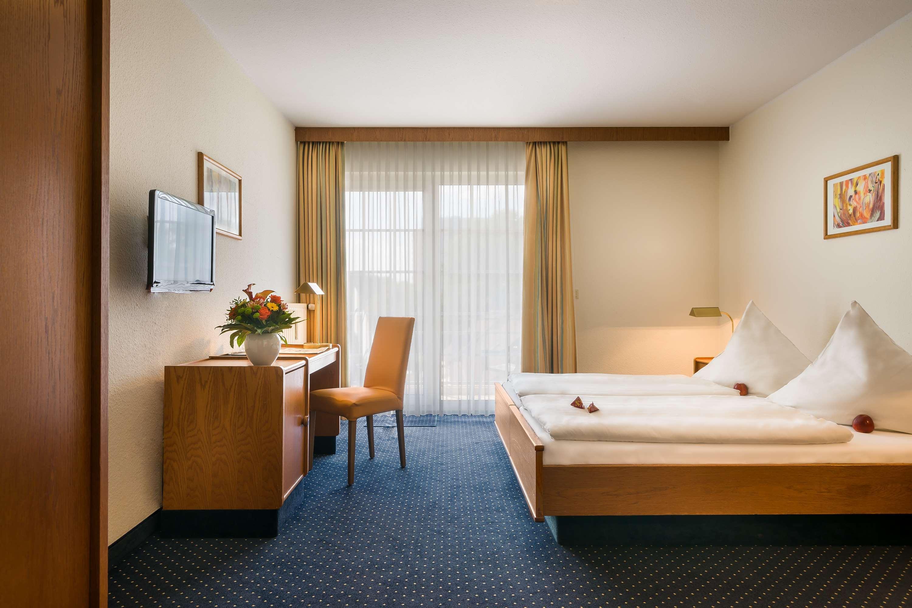 อโครา โฮเทล อุนด์ โวเนิน ดึสเซลดอร์ฟ Hotel ดุสเซลดอร์ฟ ภายนอก รูปภาพ