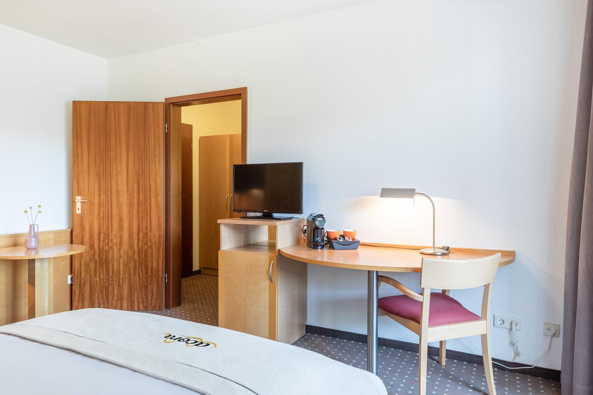 อโครา โฮเทล อุนด์ โวเนิน ดึสเซลดอร์ฟ Hotel ดุสเซลดอร์ฟ ภายนอก รูปภาพ